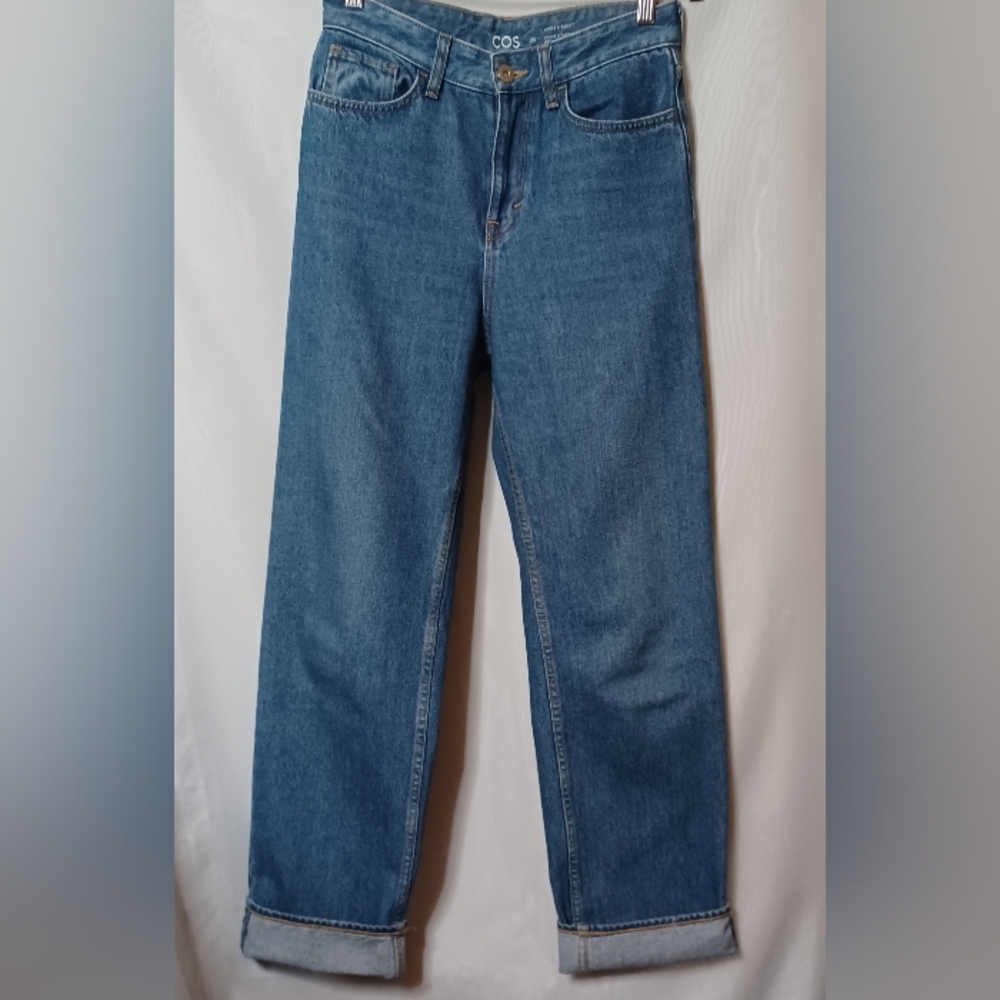 COS Women's Loose Straight High-Rise Medium Wash Denim Jeans. Size 26